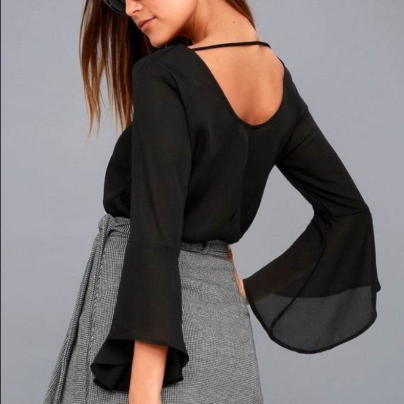 Lulus Tops - Lulus Flounce Sleeve Top